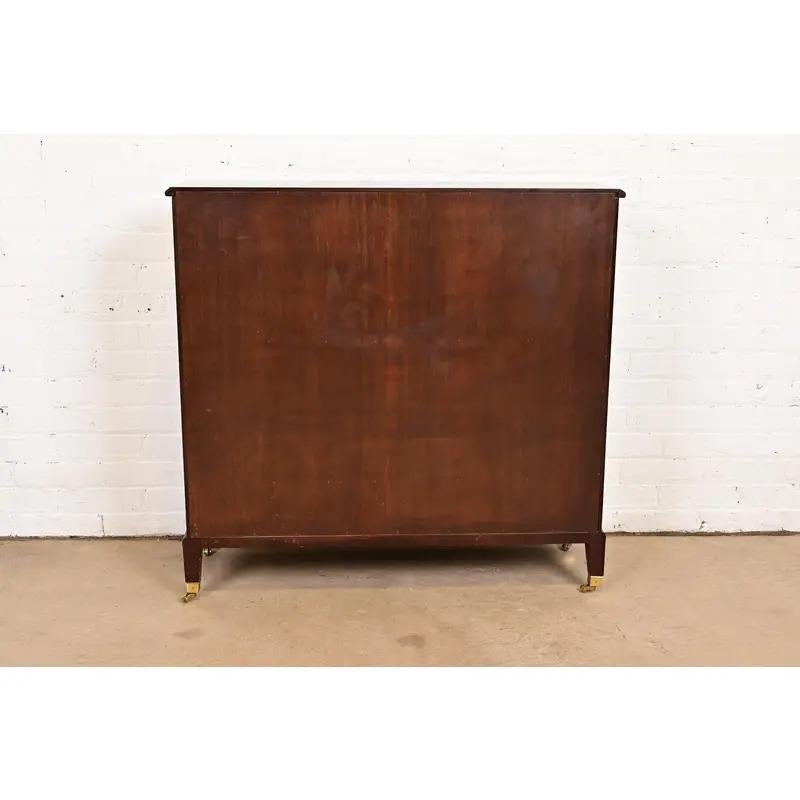 Bibliothèque en acajou sculpté de style géorgien de Baker Furniture en vente 7