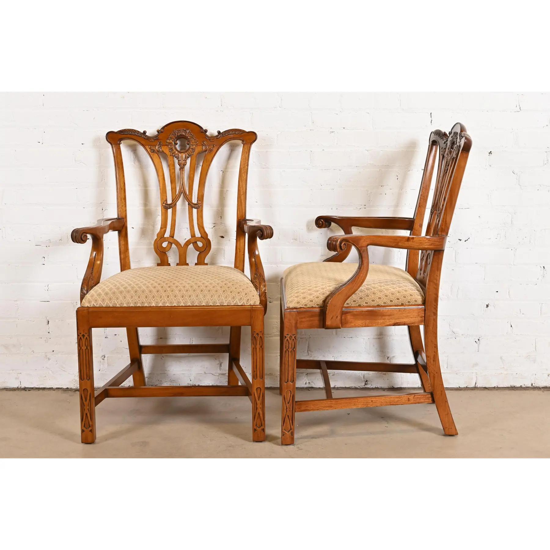 Sedie da pranzo in mogano intagliato in stile georgiano di Baker Furniture, set di otto sedie in vendita 4