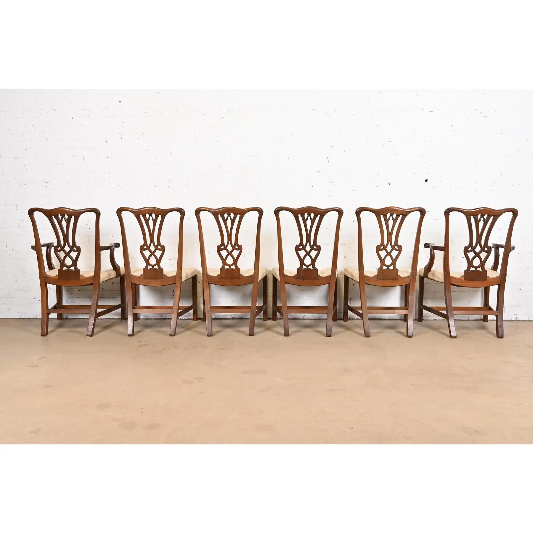 Fin du 20e siècle Chaises de salle à manger de style Baker Furniture en acajou sculpté géorgien, ensemble de six pièces en vente