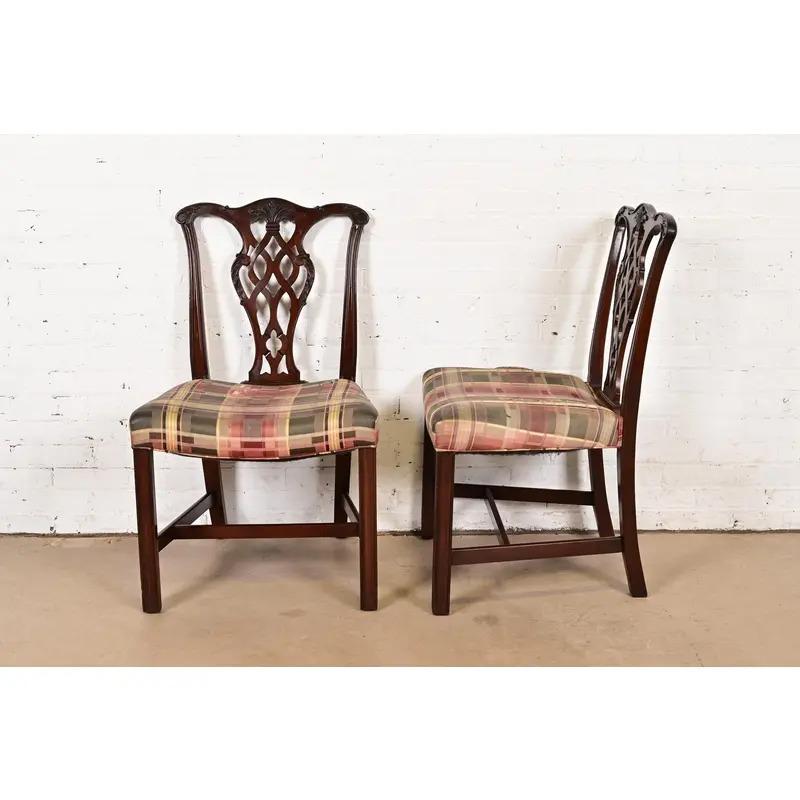 Baker Furniture Style Georgian geschnitzte Mahagoni-Esszimmerstühle, Satz von sechs im Angebot 1