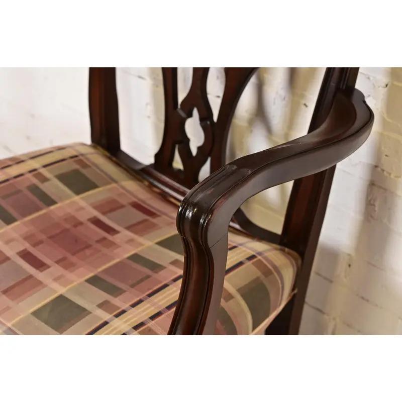 Baker Furniture Style Georgian geschnitzte Mahagoni-Esszimmerstühle, Satz von sechs im Angebot 3