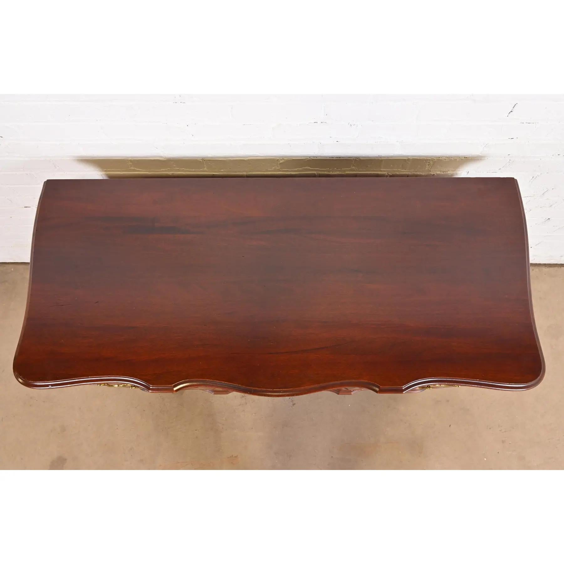 Georgianische geschnitzte Kommode aus massivem Mahagoni im Baker Furniture-Stil im Angebot 4