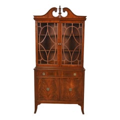 Baker Furniture Style Georgian Flame Mahagoni Breakfront Bücherregal Kabinett