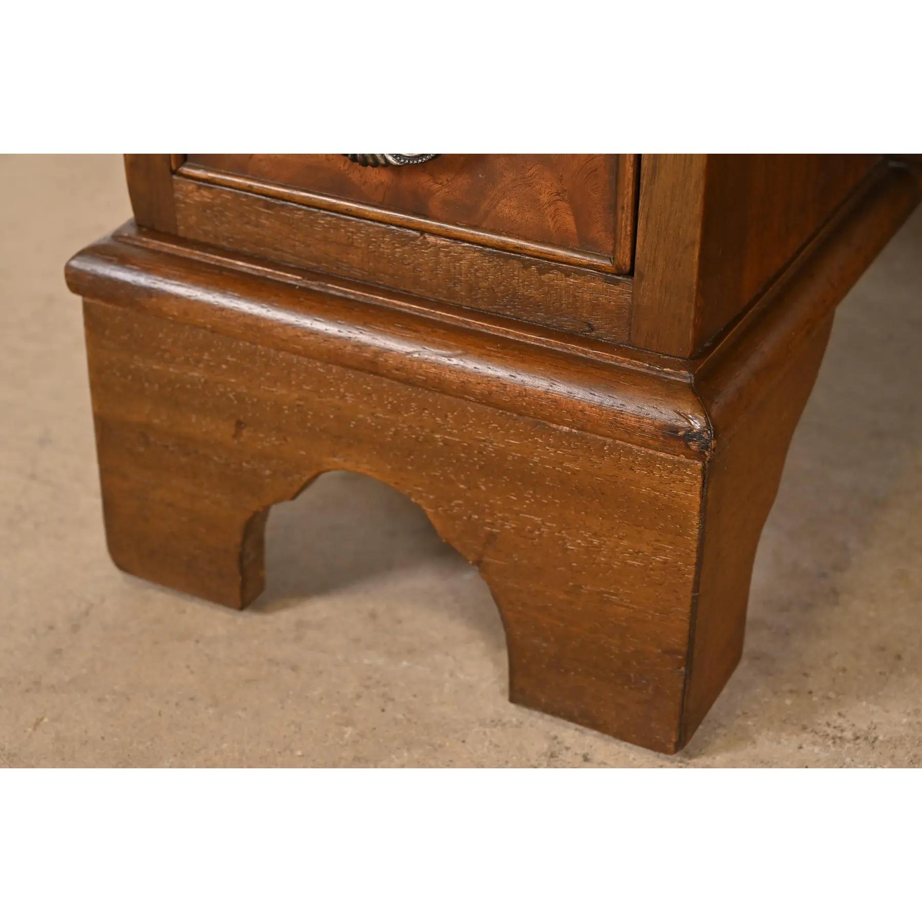 Baker Furniture Style Georgian Flame Mahogany Writing Desk, Circa 1940s For Sale 5