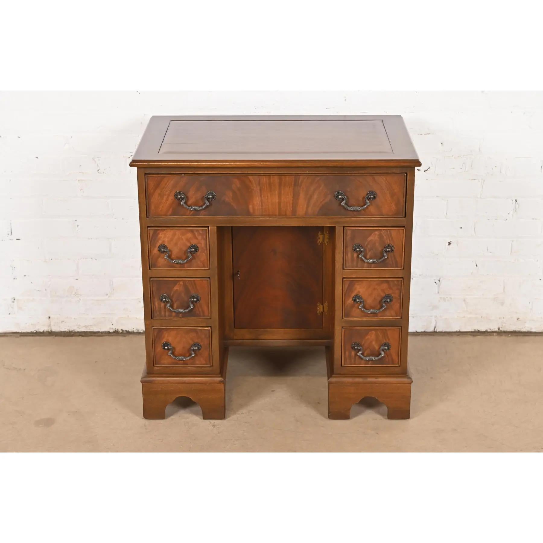 Baker Furniture Style Georgian Flame Mahogany Writing Desk, Circa 1940s In Good Condition For Sale In South Bend, IN