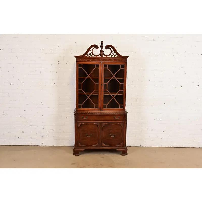 Georgiano Mobile Baker in stile georgiano in mogano, armadio libreria a scomparsa, CIRCA 1960 in vendita