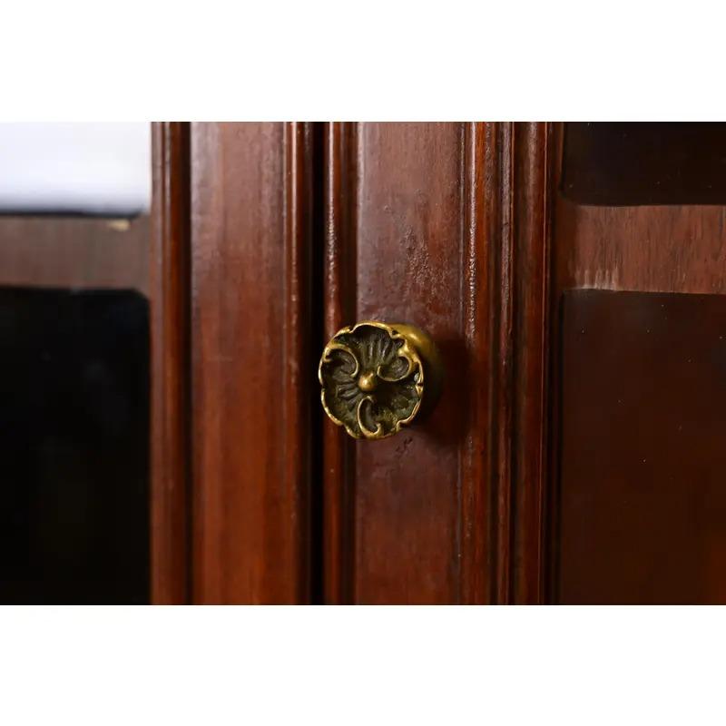 Mobile Baker in stile georgiano in mogano, armadio libreria a scomparsa, CIRCA 1960 in vendita 1