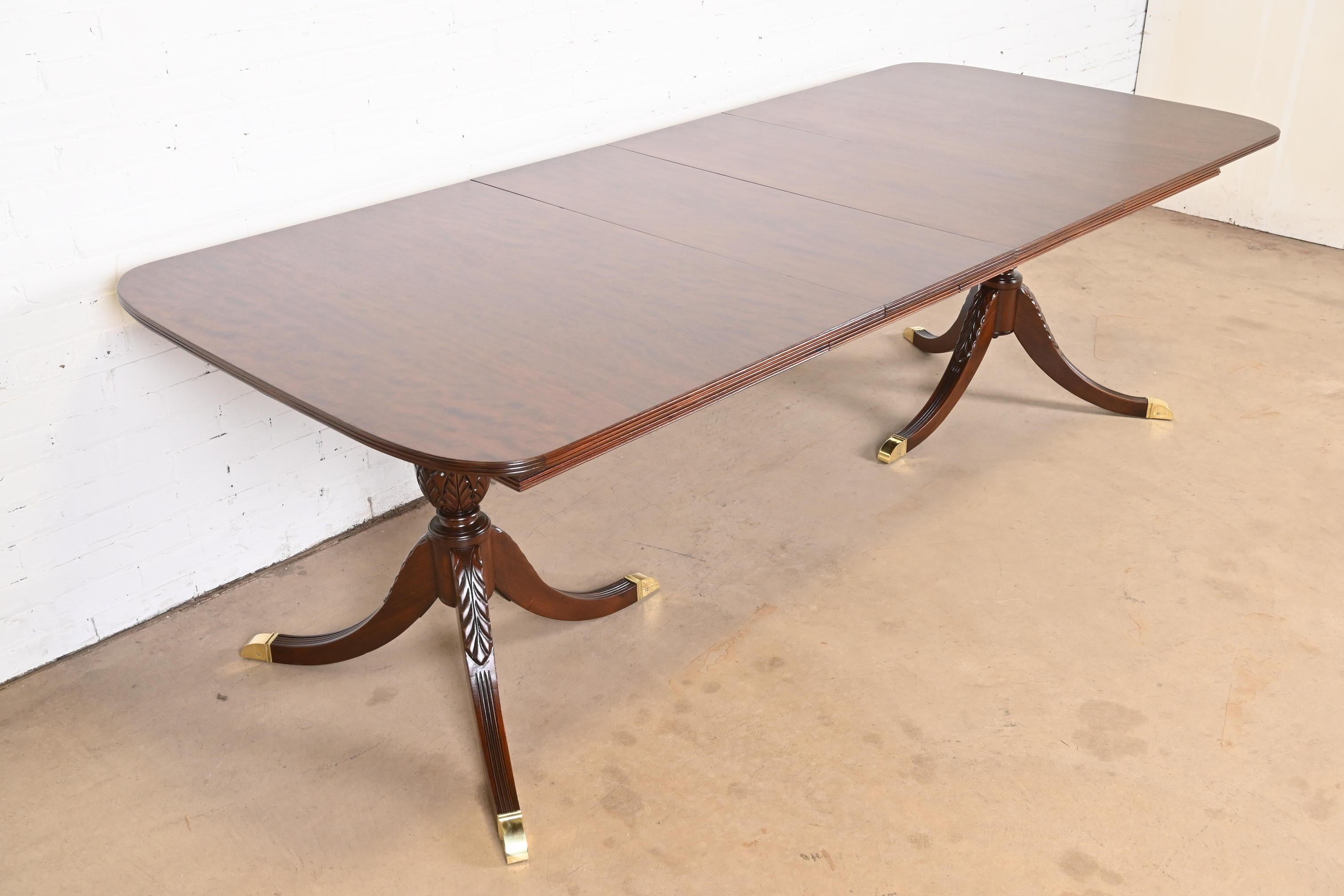 Brass Baker Furniture Style Georgian Mahogany Double Pedestal Dining Table, Refinished For Sale