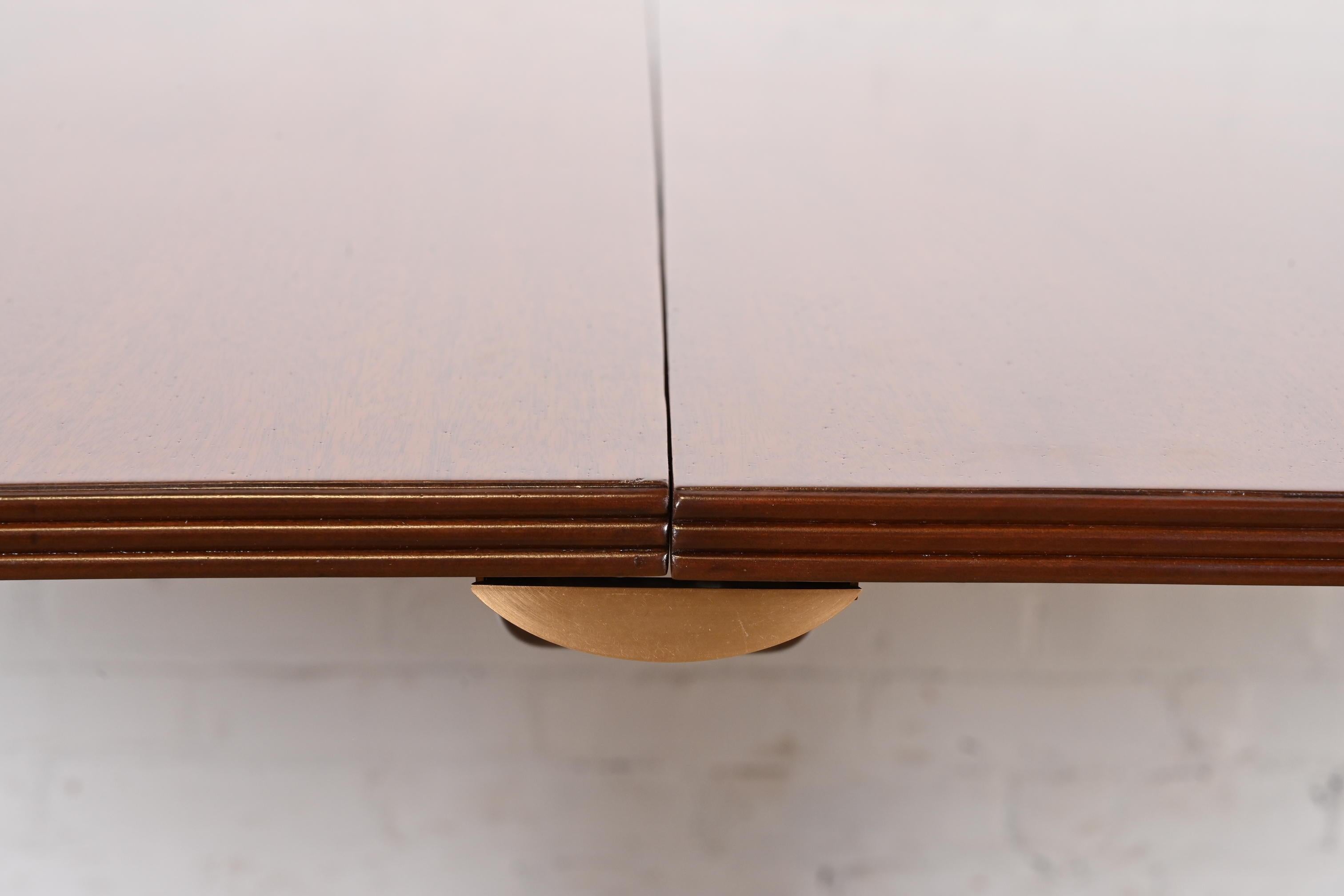 Table de salle à manger à rallonge géorgienne en acajou à double piédestal de style Baker Furniture 2