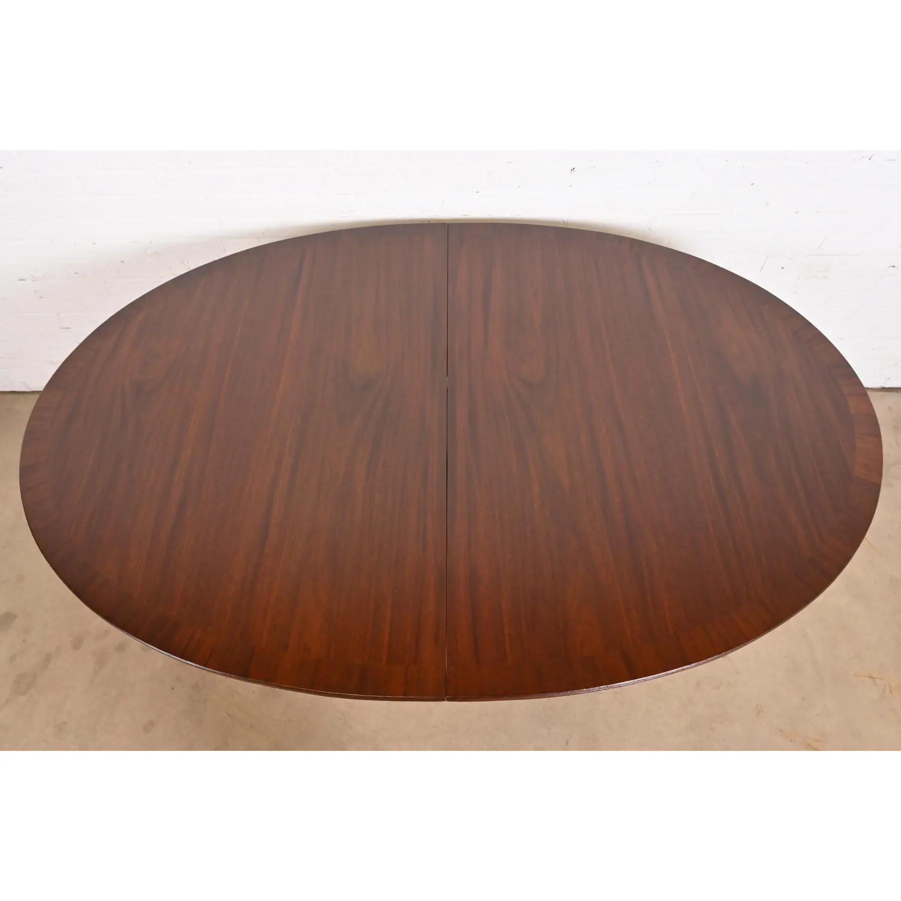 Table de salle à manger à rallonge géorgienne en acajou de style Baker Furniture, revernie en vente 3