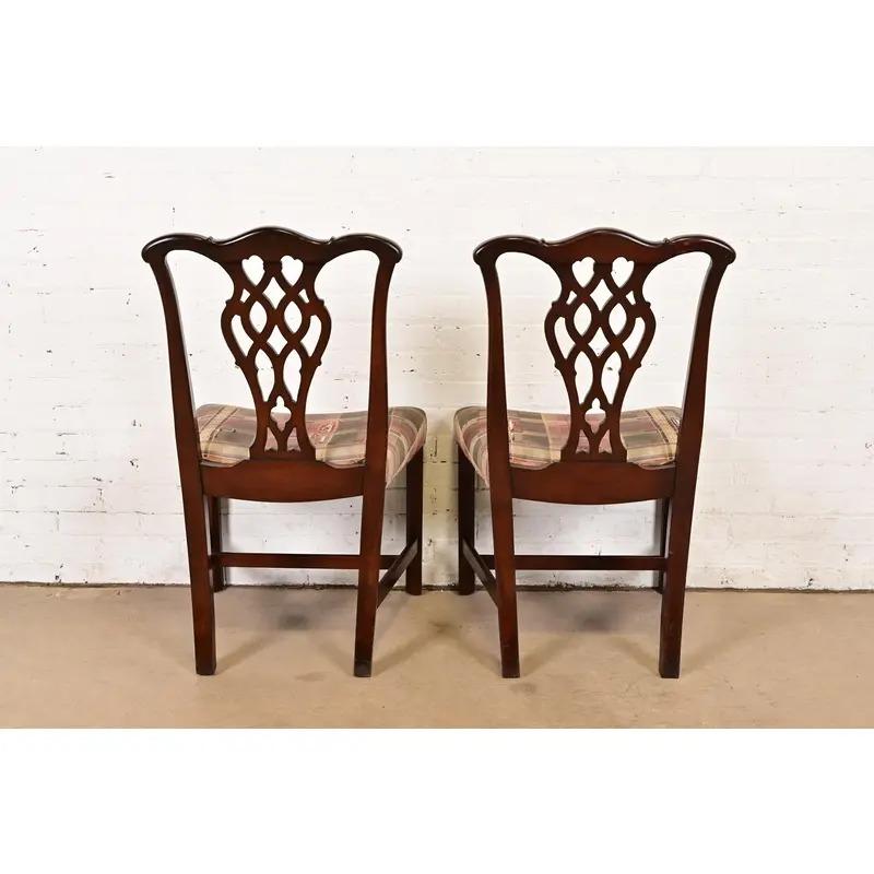 Sedie laterali o sedie da pranzo in mogano georgiano in stile Baker Furniture, coppia in vendita 4