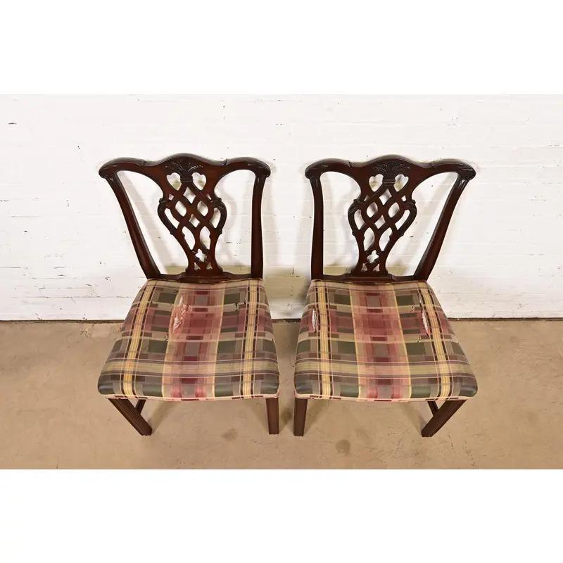 Fine XX secolo Sedie laterali o sedie da pranzo in mogano georgiano in stile Baker Furniture, coppia in vendita