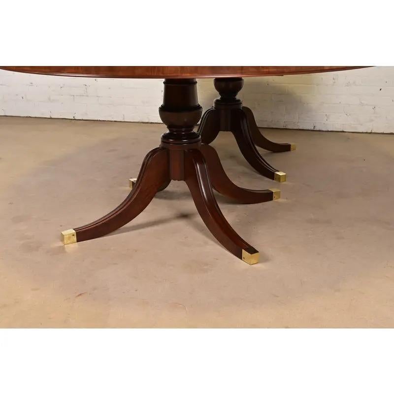 Baker Furniture Style Georgian Pedestal Extension Dining Table, Newly Refinished in vendita 5