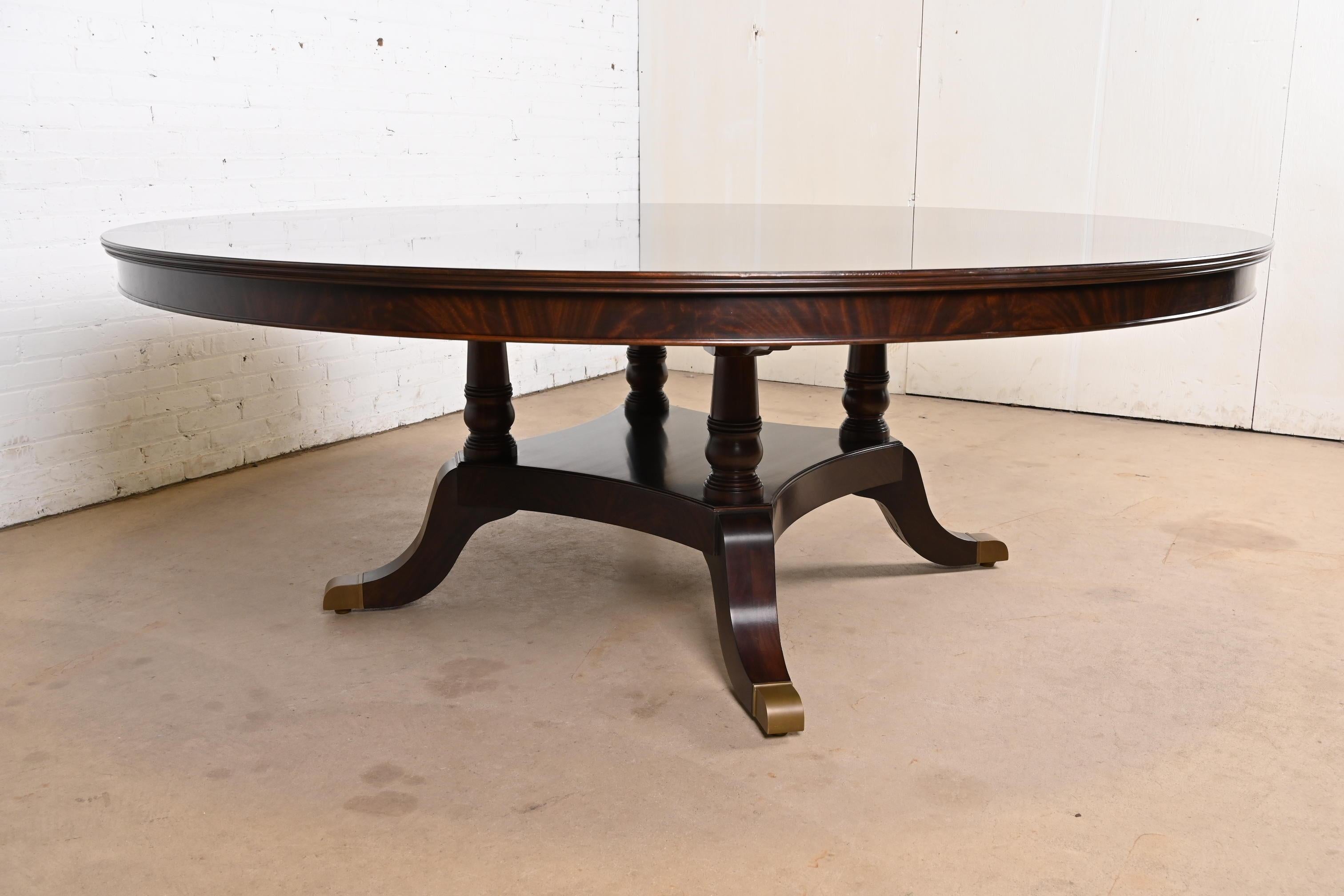 20th Century Baker Furniture Style Georgian Starburst Flame Mahogany Pedestal Round Table