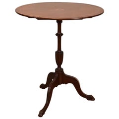 Baker Furniture Style Georgian Tilt-Top Pedestal Tea Table or Side Table