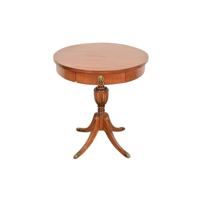 Tavolino a tamburo con piedistallo in noce georgiano di Baker Furniture, CIRCA 1960