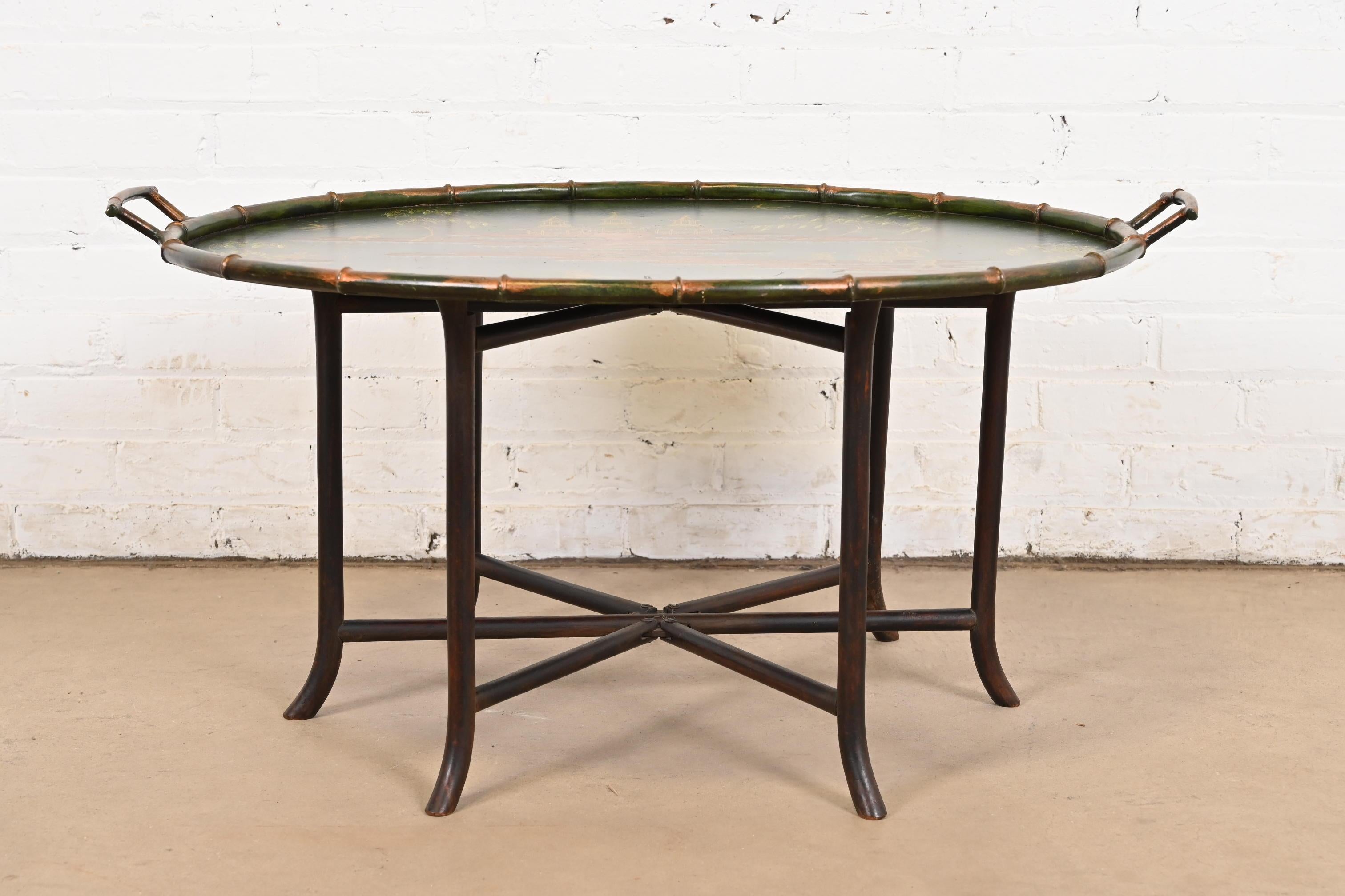 Chinoiseries Table à plateau en tôle imitation bambou style Hollywood Regency Chinoiserie de Baker Furniture en vente