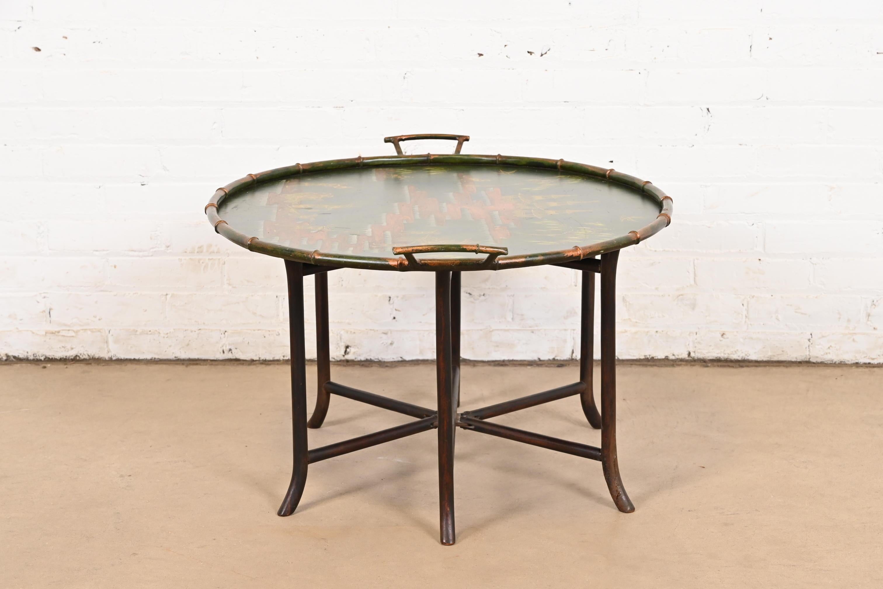 Bambou Table à plateau en tôle imitation bambou style Hollywood Regency Chinoiserie de Baker Furniture en vente