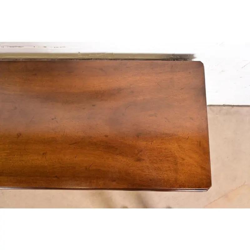 Mesa consola de caoba estilo Hollywood Regency de Baker Furniture, Circa 1960s en venta 1
