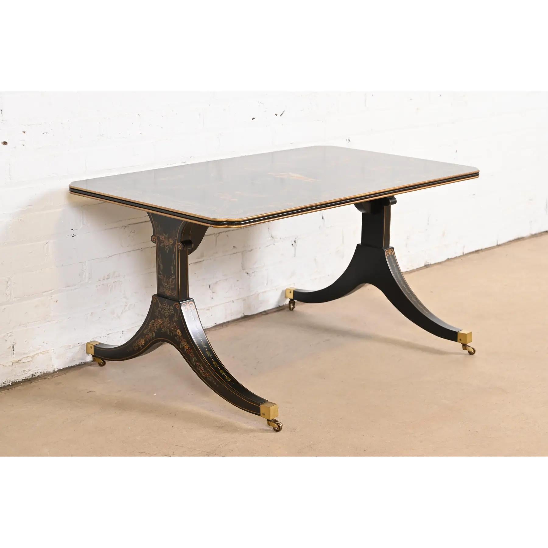 Table basse de style Régence italienne peinte à la main et laquée noire Bon état - En vente à South Bend, IN