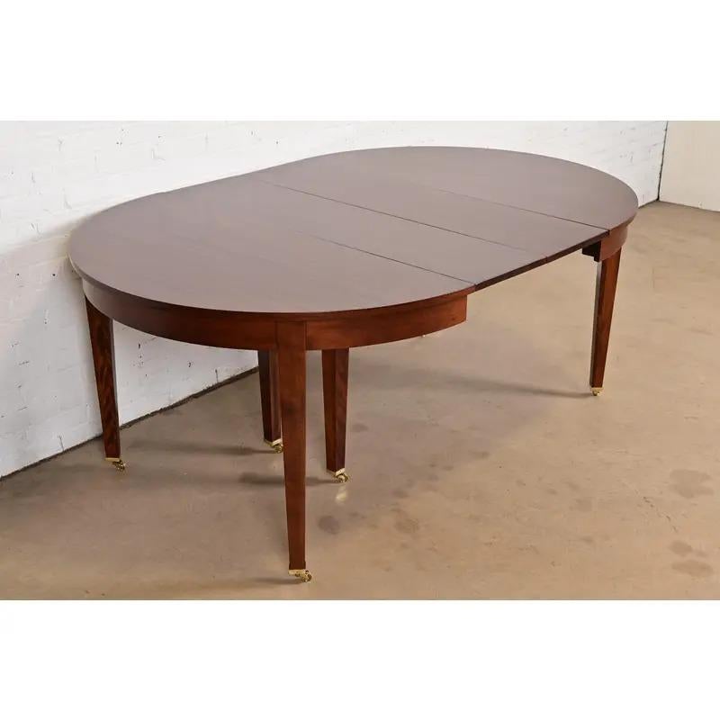 Mesa de comedor extensible estilo Luis XVI de Baker Furniture, recién acabada en venta 5