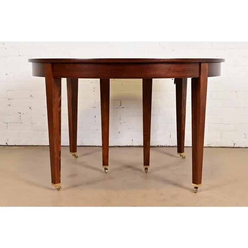 Mesa de comedor extensible estilo Luis XVI de Baker Furniture, recién acabada en venta 7