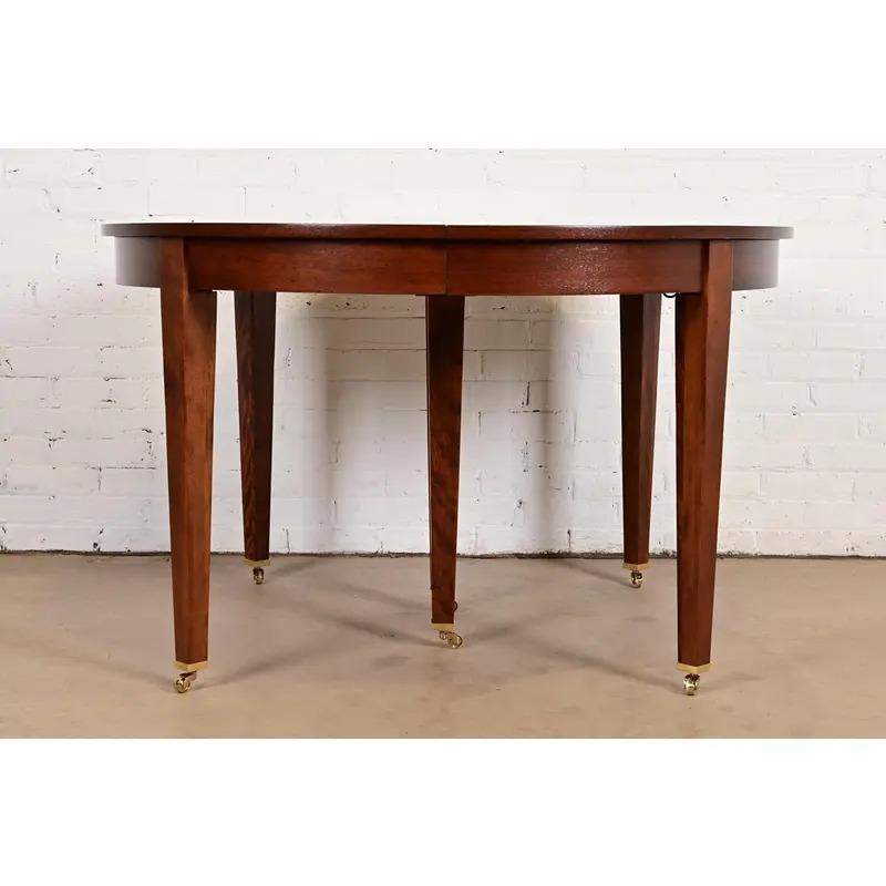 Mesa de comedor extensible estilo Luis XVI de Baker Furniture, recién acabada Estadounidense en venta