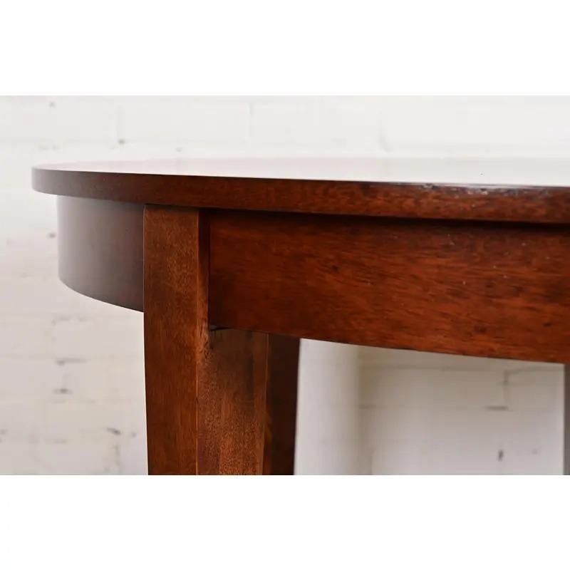 Mesa de comedor extensible estilo Luis XVI de Baker Furniture, recién acabada en venta 2