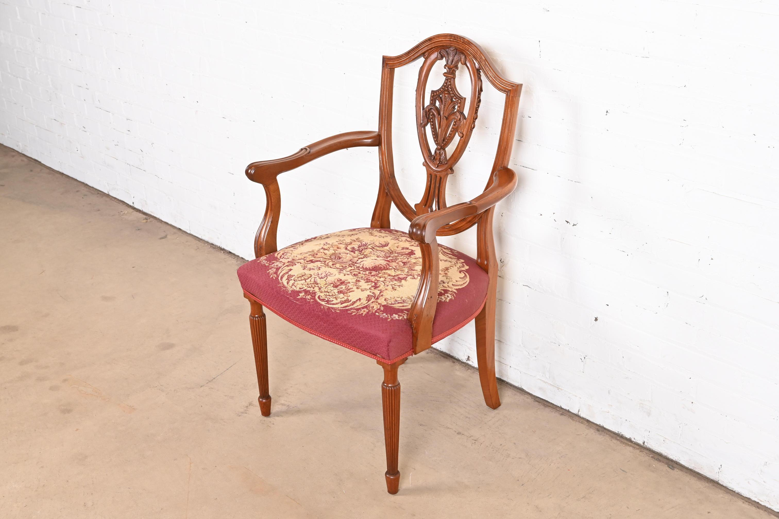 Baker Furniture Stil Louis XVI Mahagoni Schild zurück Esszimmerstühle, Satz von acht im Angebot 8