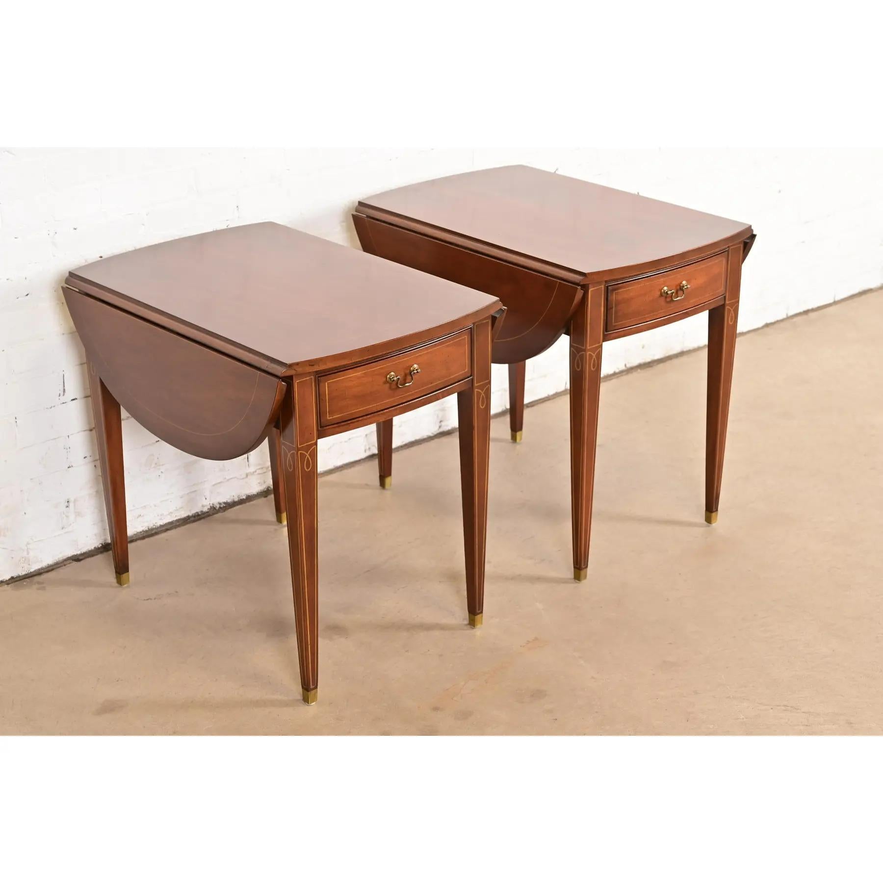 Baker Furniture Style Mahogany Drop Leaf Pembroke Side Tables, Pair In Good Condition For Sale In South Bend, IN
