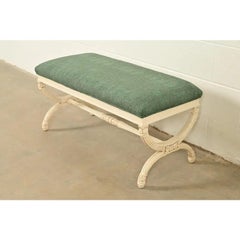 Panca da finestra Curule laccata crema in stile neoclassico di Baker Furniture
