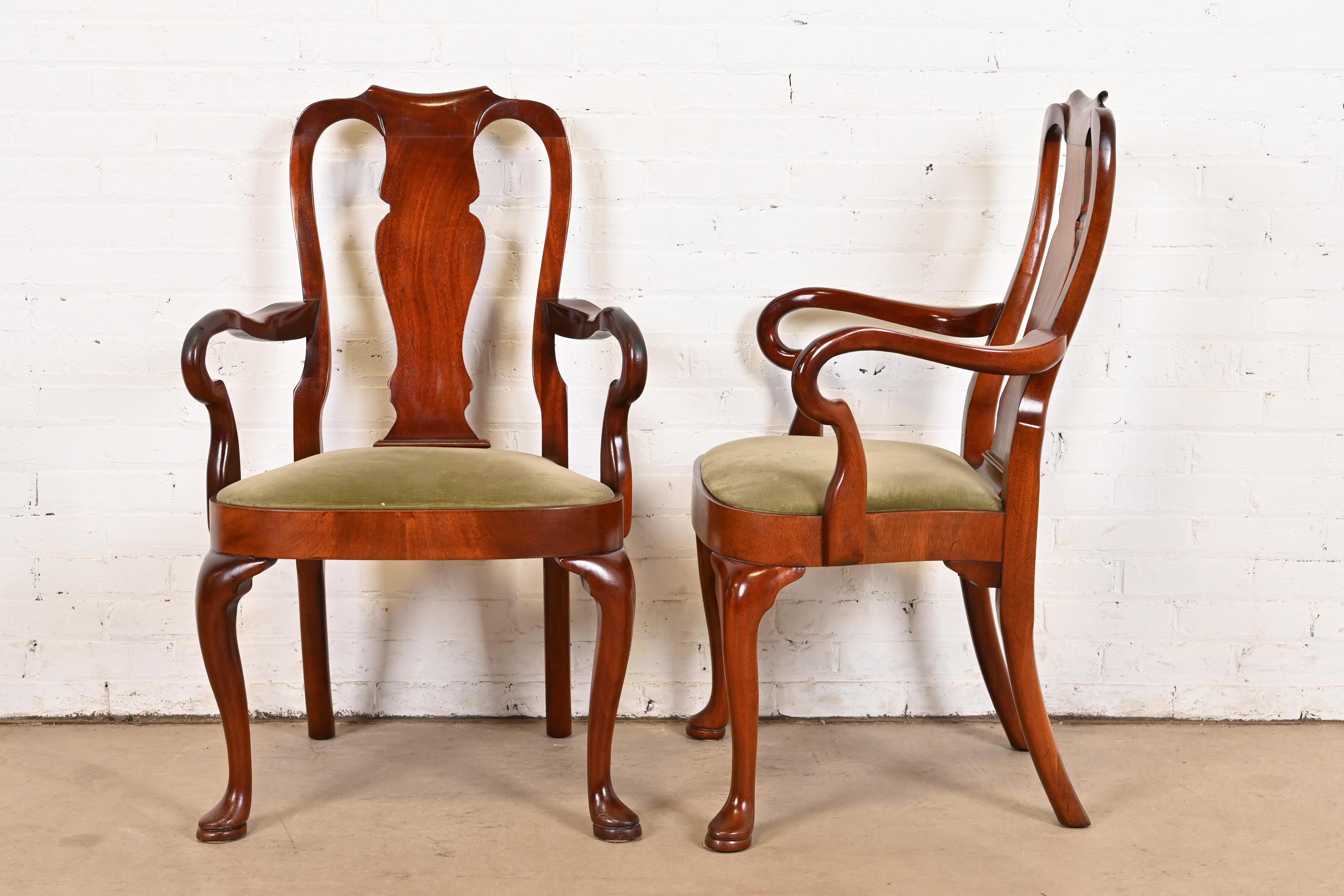 Baker Furniture Style Queen Anne Carved Mahogany Dining Chairs, Set of Six For Sale 5