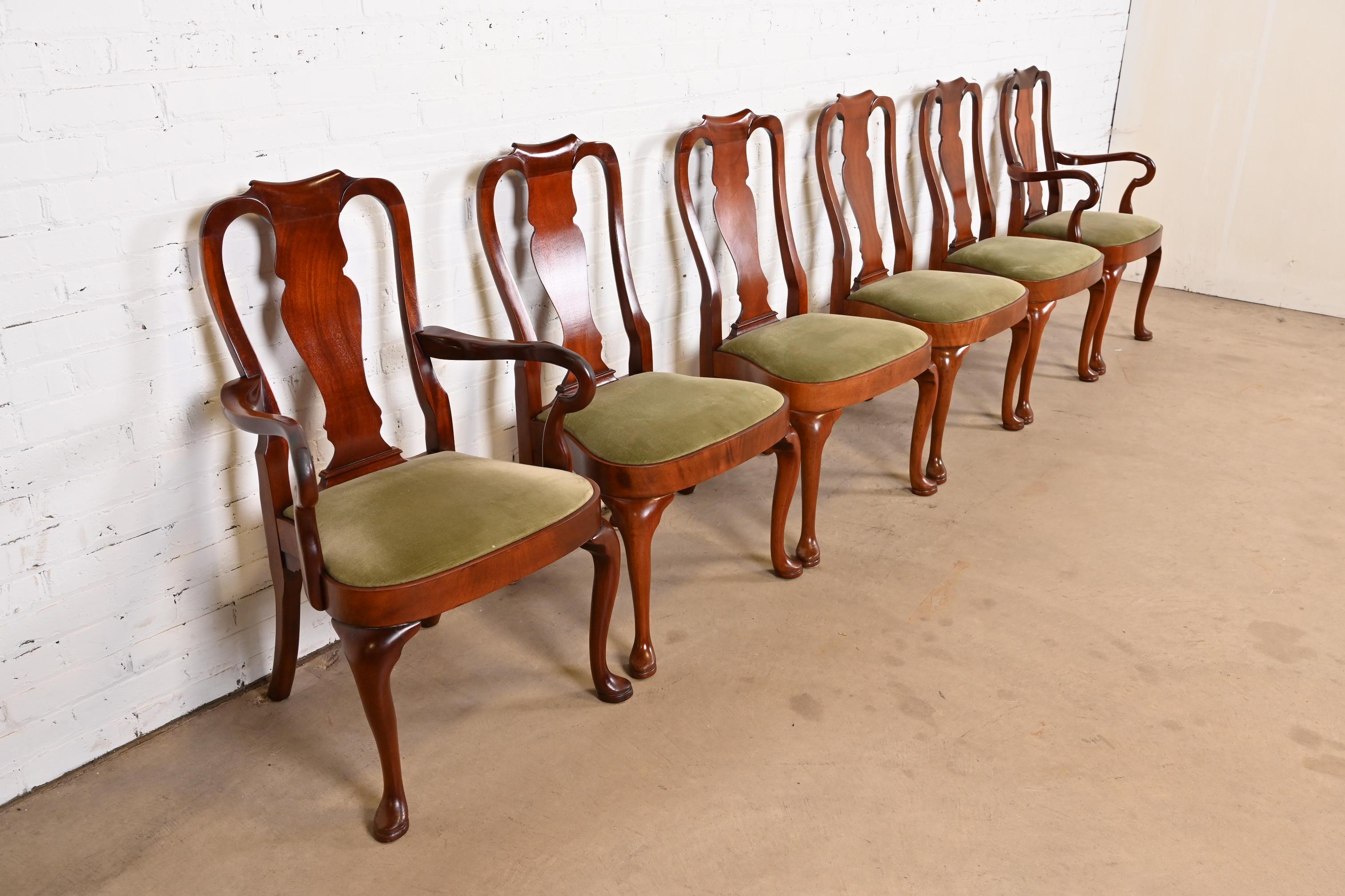 A gorgeous set of six Queen Anne style dining chairs

In the manner of Baker Furniture

USA, Circa Mid-20th Century

Solid carved mahogany frames, with green velvet upholstered seats.

Measures: 
Side Chairs: 23.75