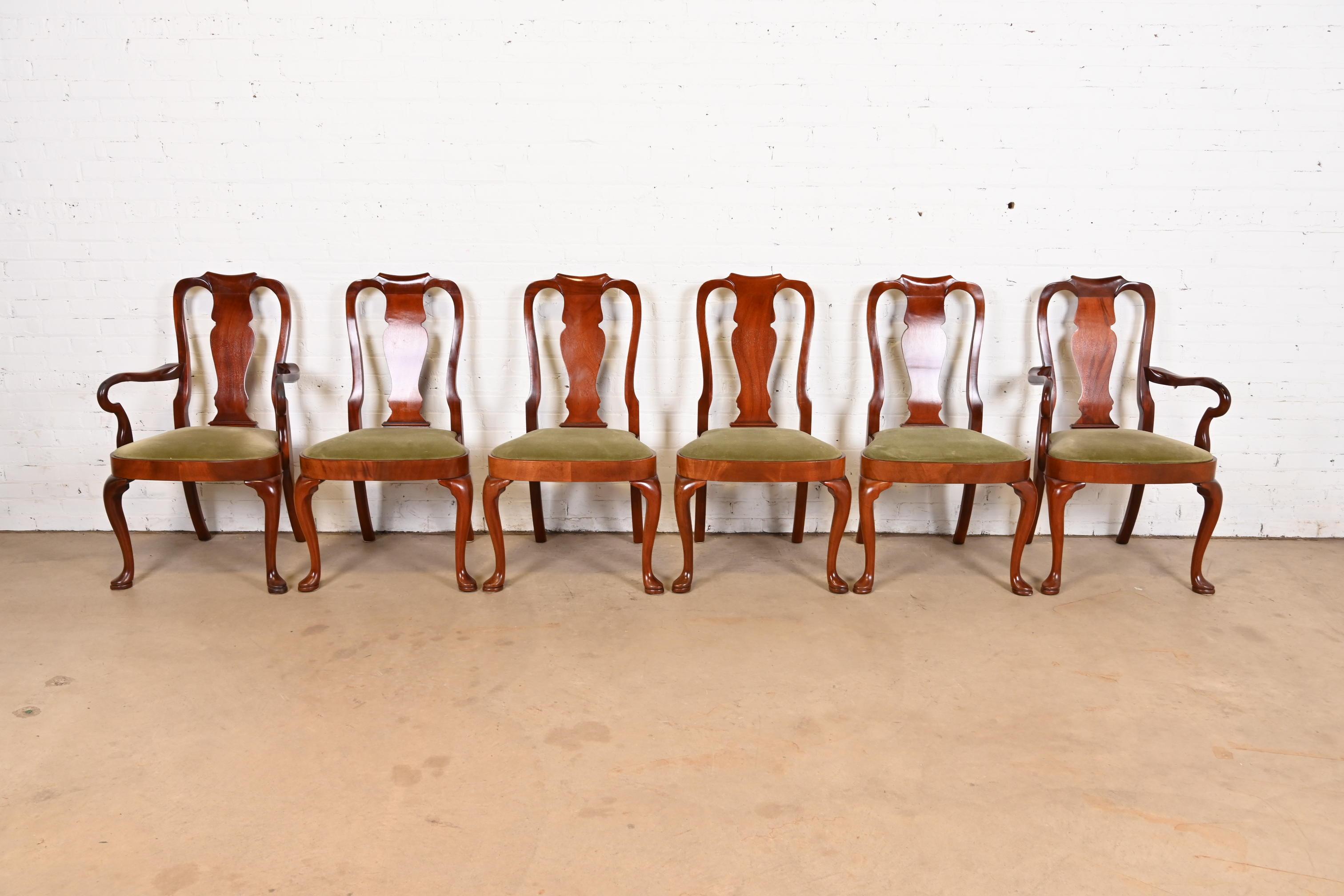 Baker Furniture Style Queen Anne Carved Mahogany Dining Chairs, Set of Six In Good Condition For Sale In South Bend, IN