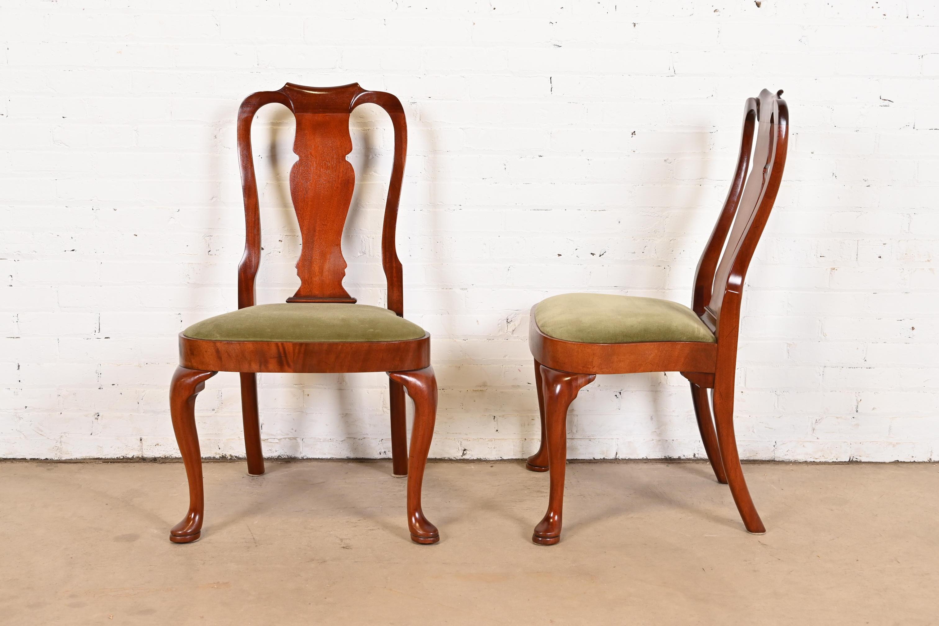 Baker Furniture Style Queen Anne Carved Mahogany Dining Chairs, Set of Six For Sale 1