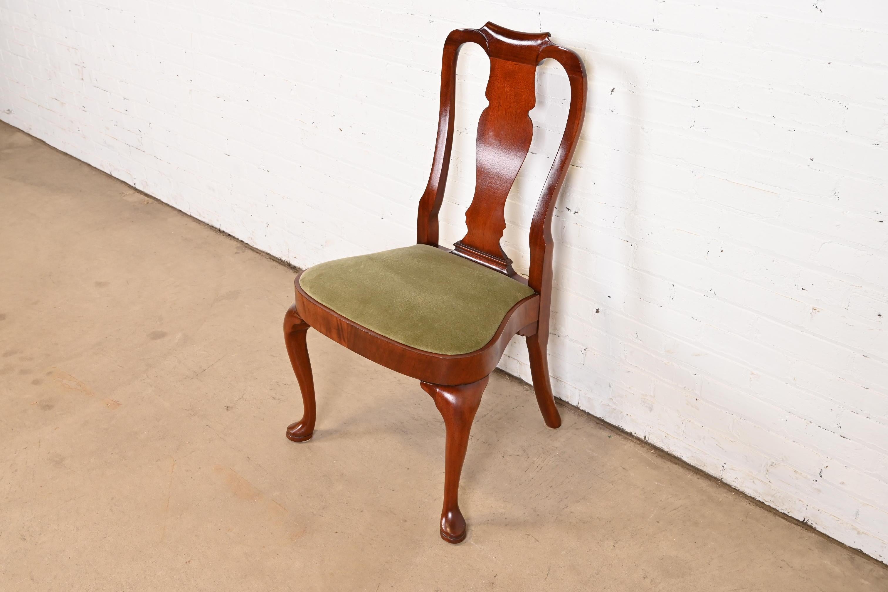 Baker Furniture Style Queen Anne Carved Mahogany Dining Chairs, Set of Six For Sale 2