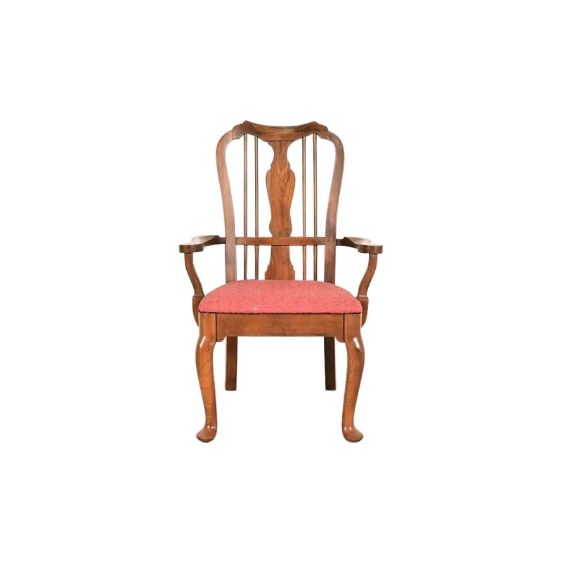 Baker Furniture Style Queen Anne Sessel aus massivem Nussbaum, CIRCA 1960er Jahre im Angebot