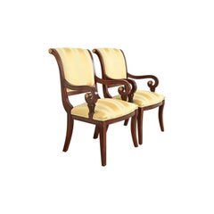 Paire de fauteuils en acajou sculpté de style Regency de Baker Furniture