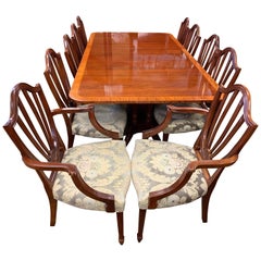 Baker Furniture Mahagoni-Esszimmer-Set:: Tisch und zehn Stühle