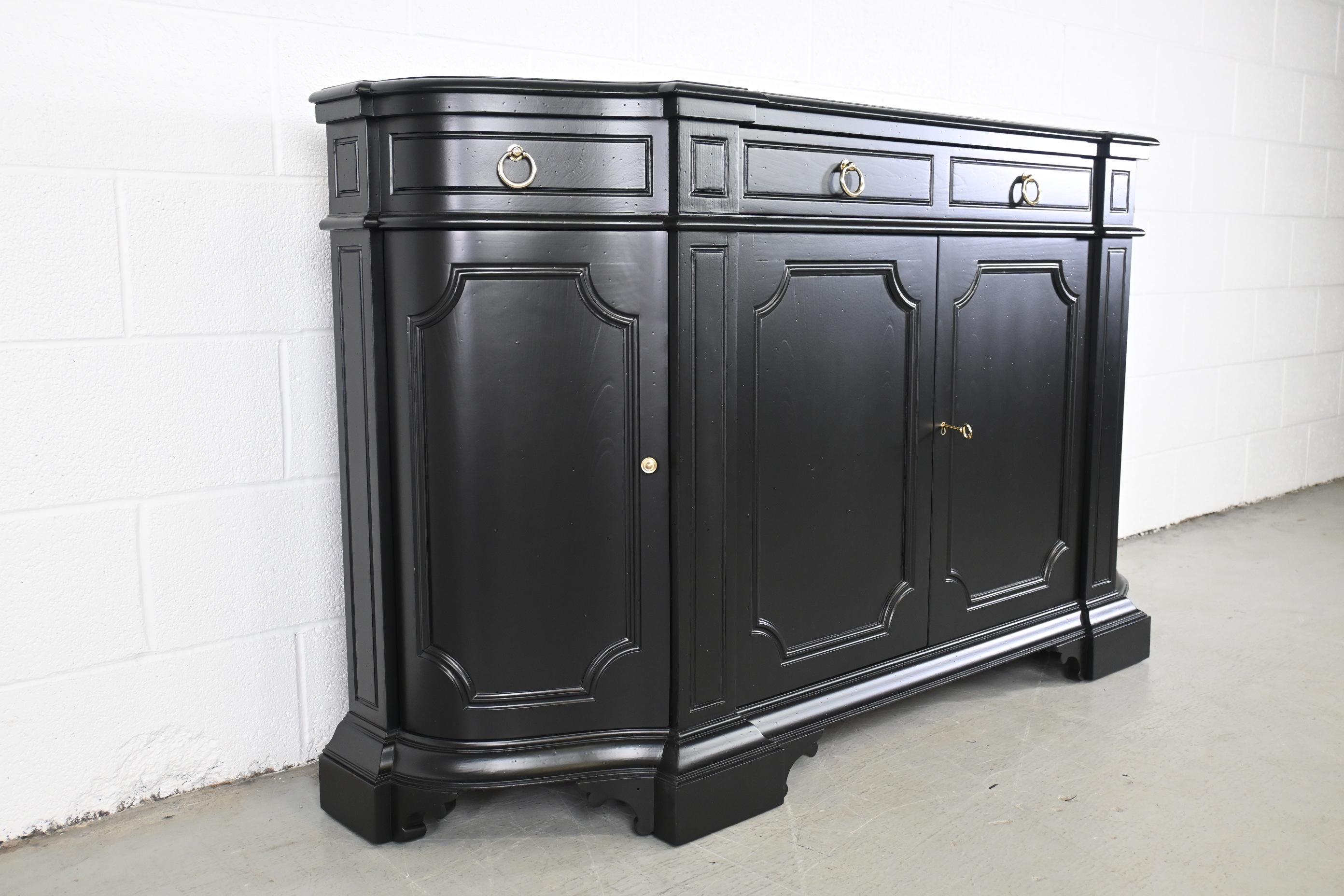 Baker Furniture Traditional Sideboard or Credenza

Baker Furniture, USA, 1980s

65.5 Wide x 14.5 Deep x 36 High.

Traditional French sideboard with three drawers and cabinet space for storage. The credenza has brass hardware, black lacquered with