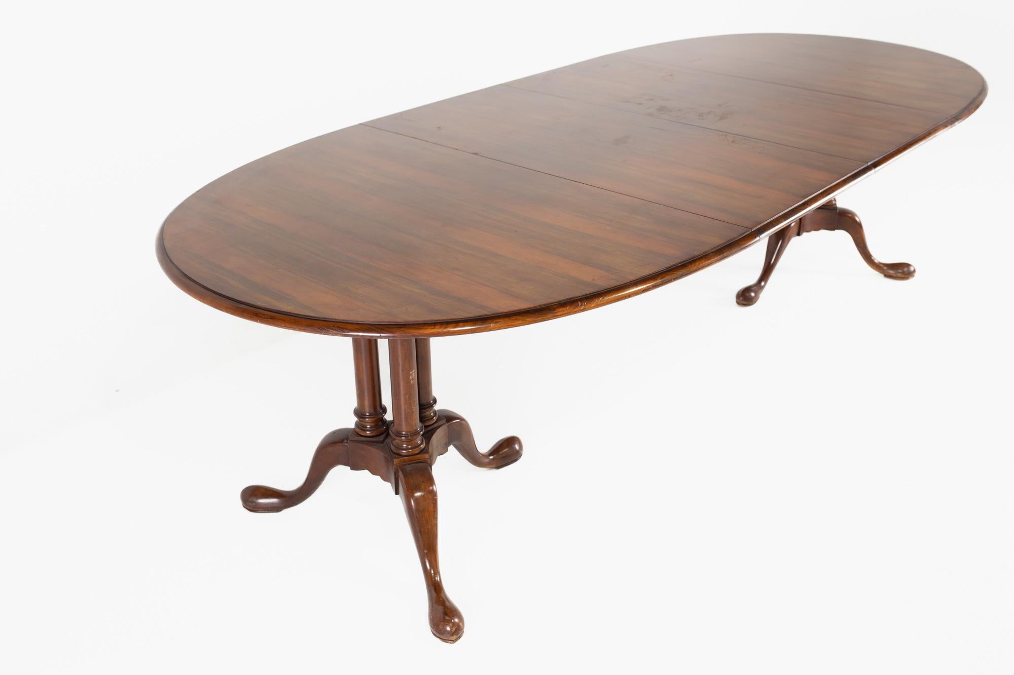 Baker Furniture Traditional Mahogany Dining Table For Sale at 1stDibs