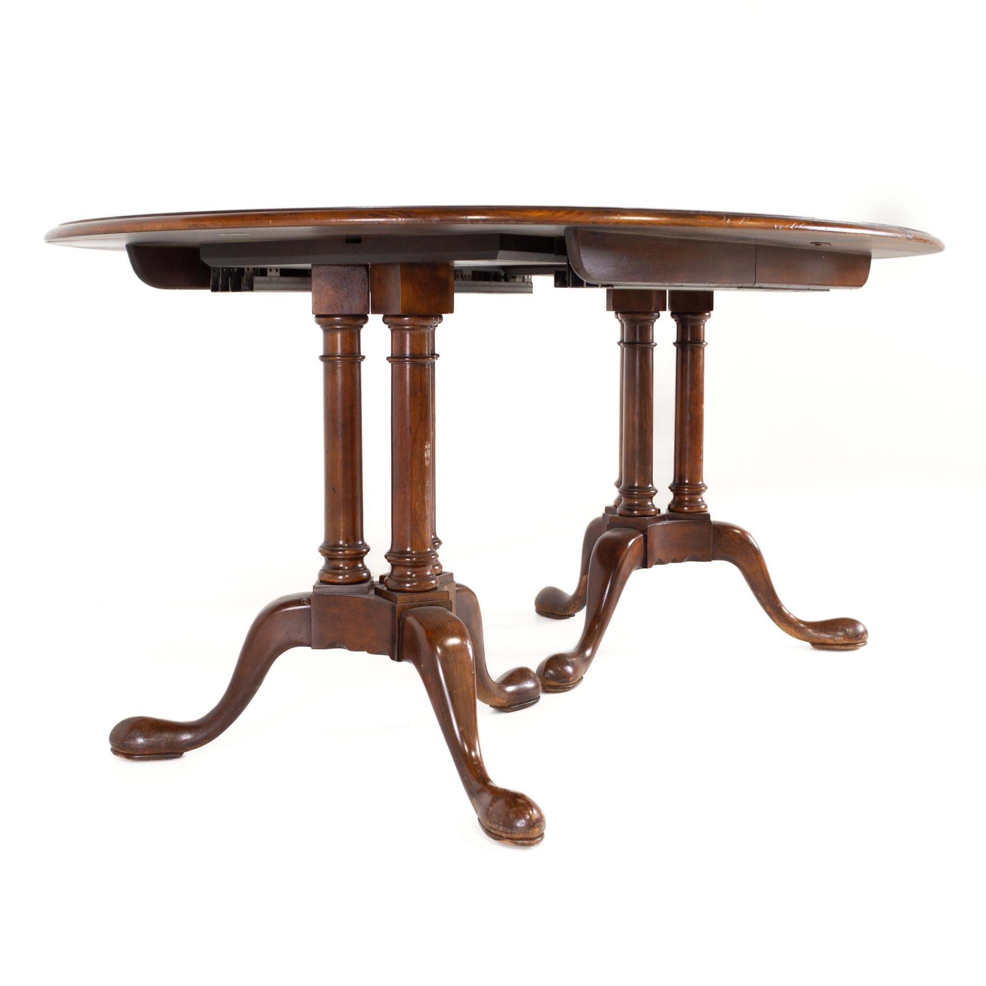 Baker Furniture Traditional Mahogany Dining Table For Sale at 1stDibs
