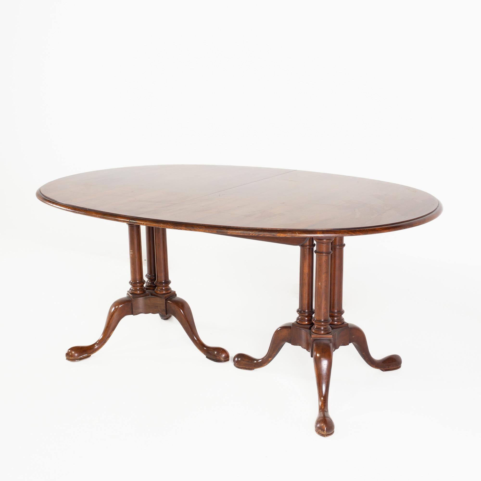 Baker Furniture Traditional Mahogany Dining Table For Sale at 1stDibs