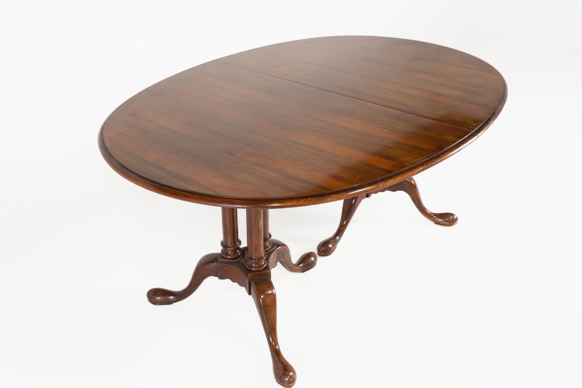 Baker Furniture Traditional Mahogany Dining Table For Sale at 1stDibs