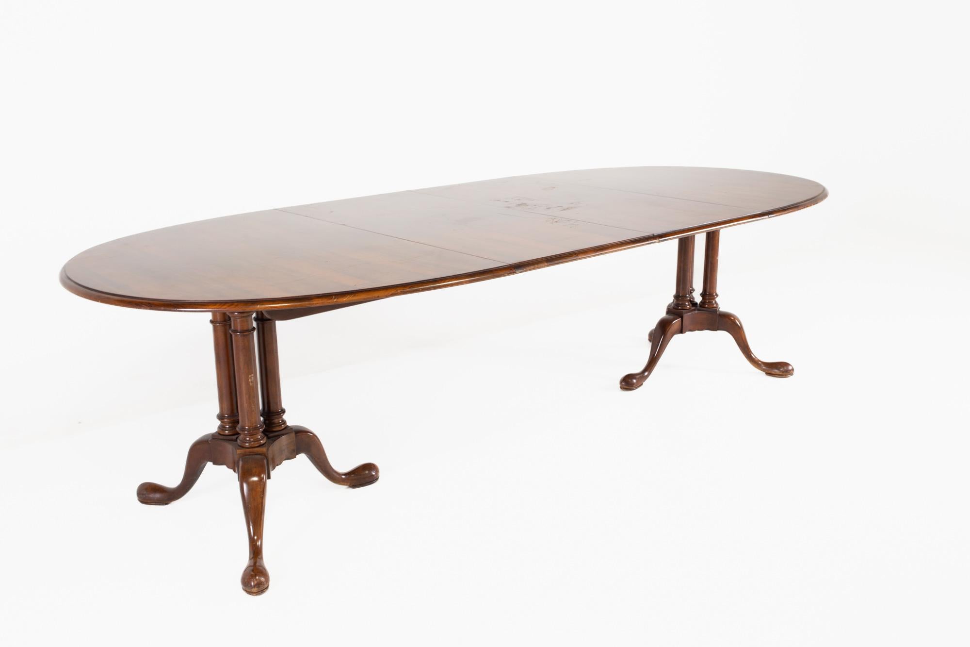 American Baker Furniture Traditional Mahogany Dining Table