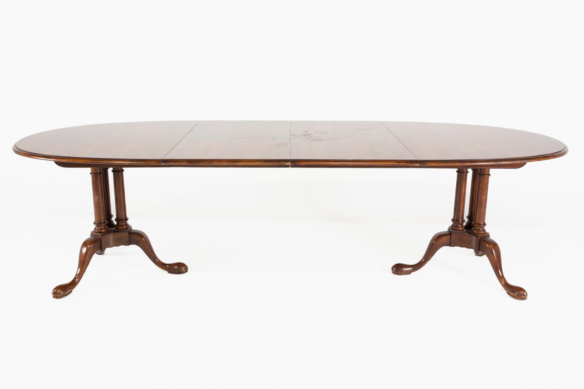 Baker Furniture Traditional Mahogany Dining Table In Good Condition In Countryside, IL
