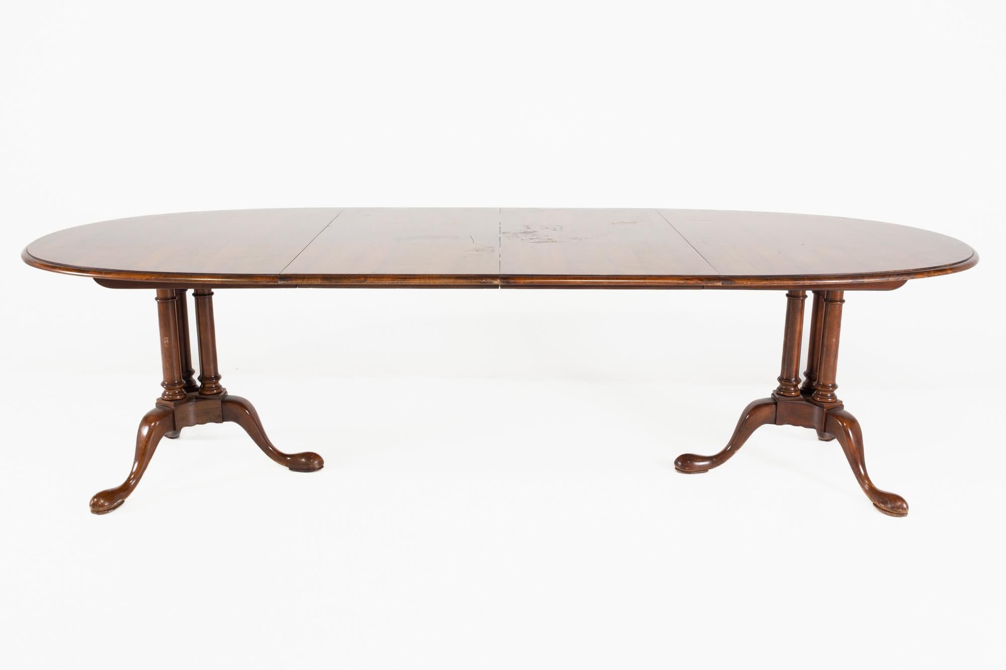 Baker Furniture Traditional Mahogany Dining Table For Sale at 1stDibs
