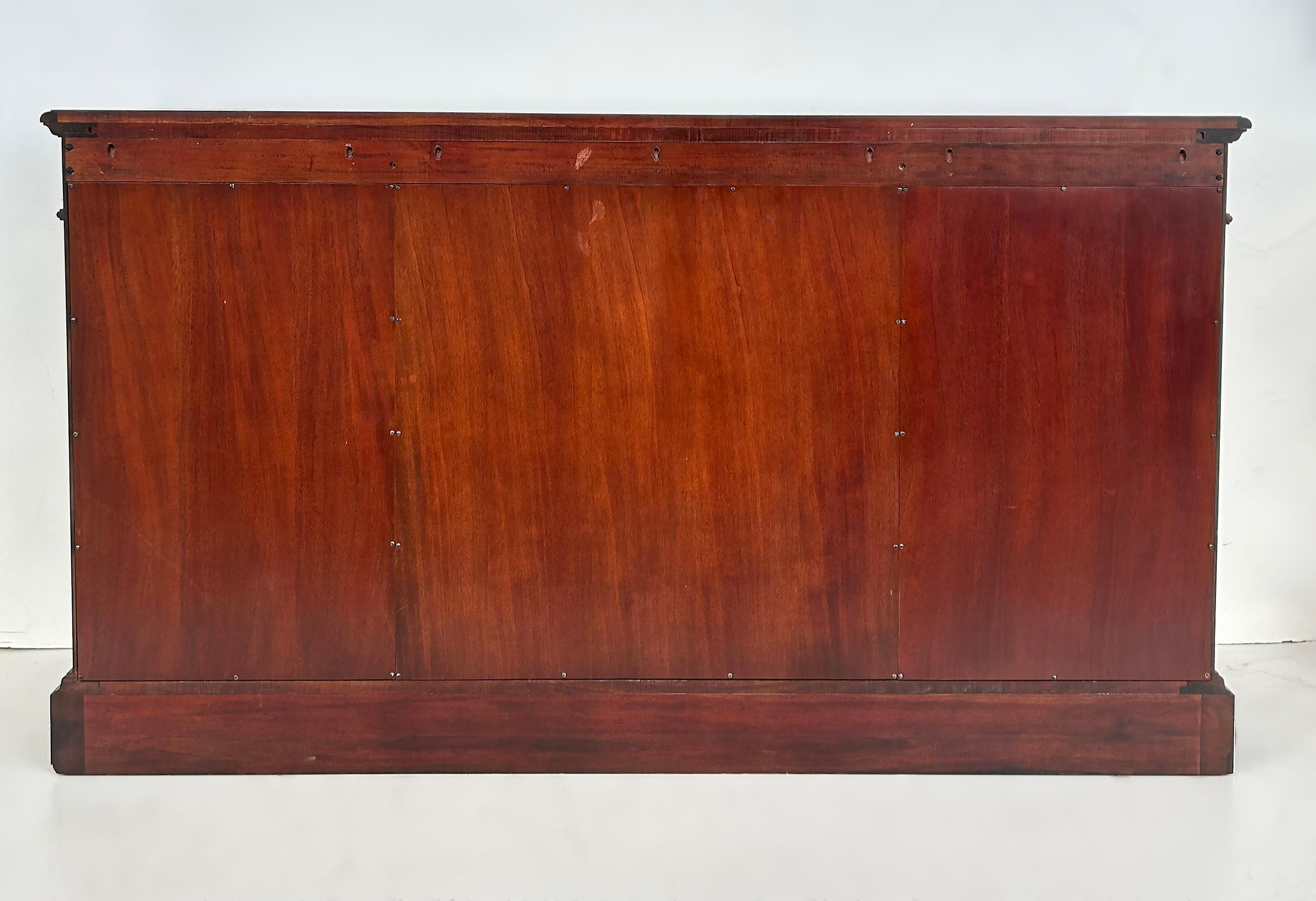 Baker Möbel Toskanischen Stil Nussbaum Sideboard Buffet Schrank im Angebot 8