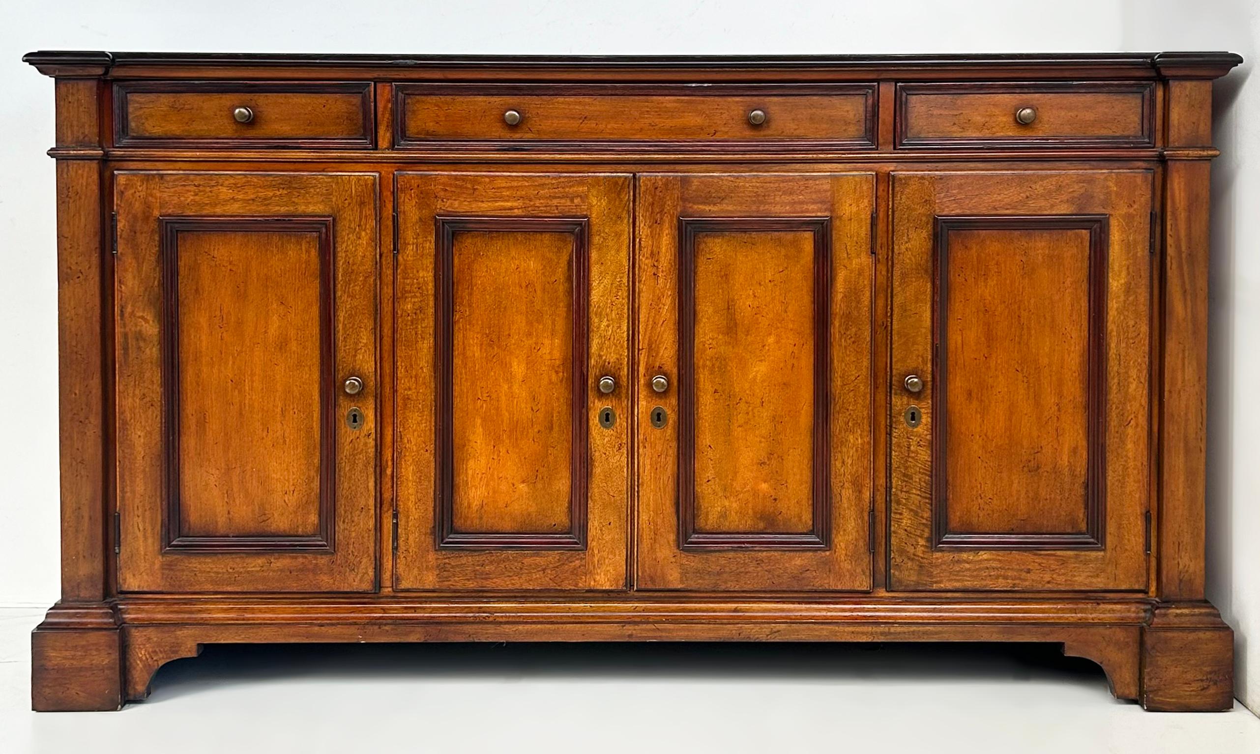Baker Möbel Toskanischen Stil Nussbaum Sideboard Buffet Schrank im Angebot 3