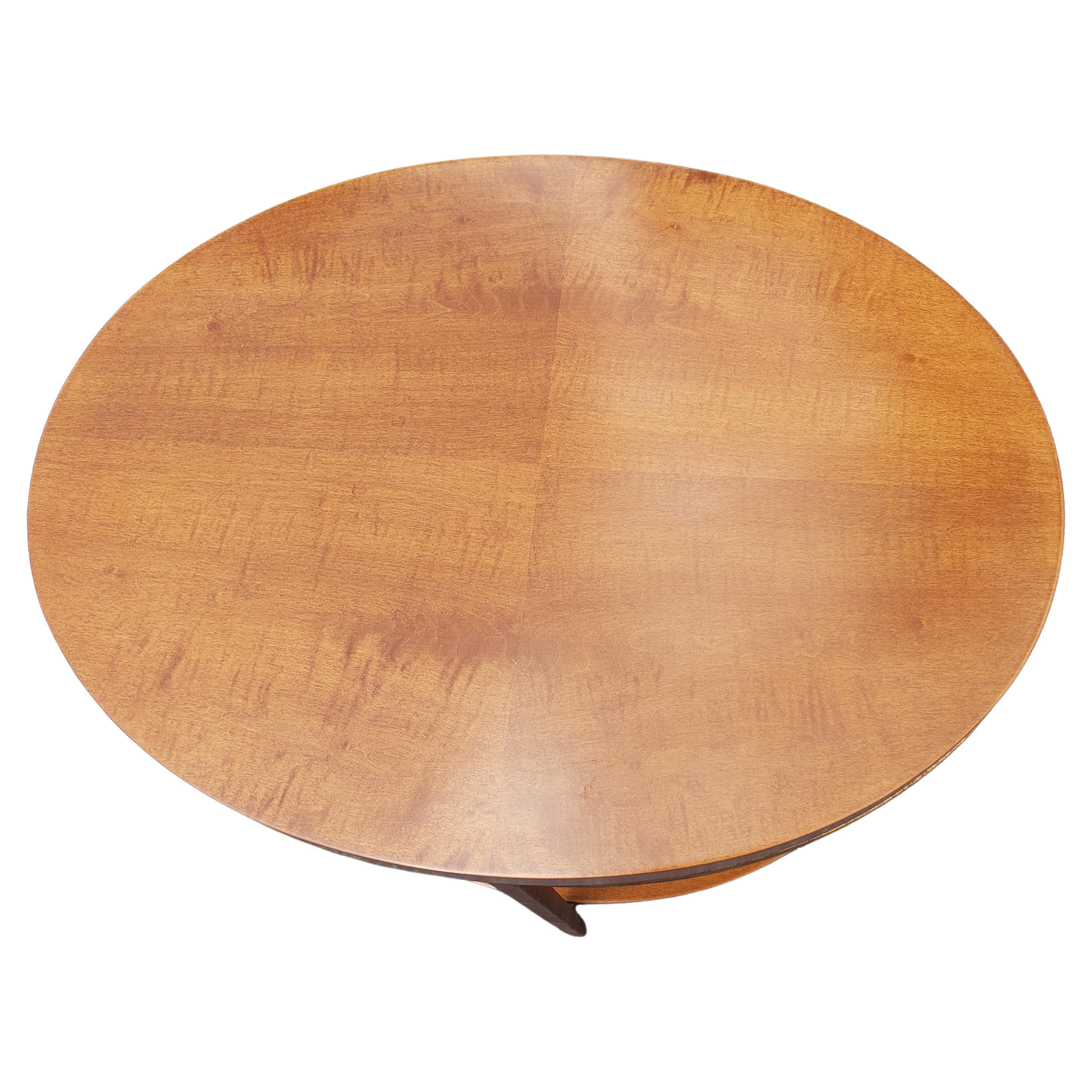 Modern Baker Furniture Two Tier Oval Primavera Mahogany & Gilt Metal Side / Tea Table For Sale
